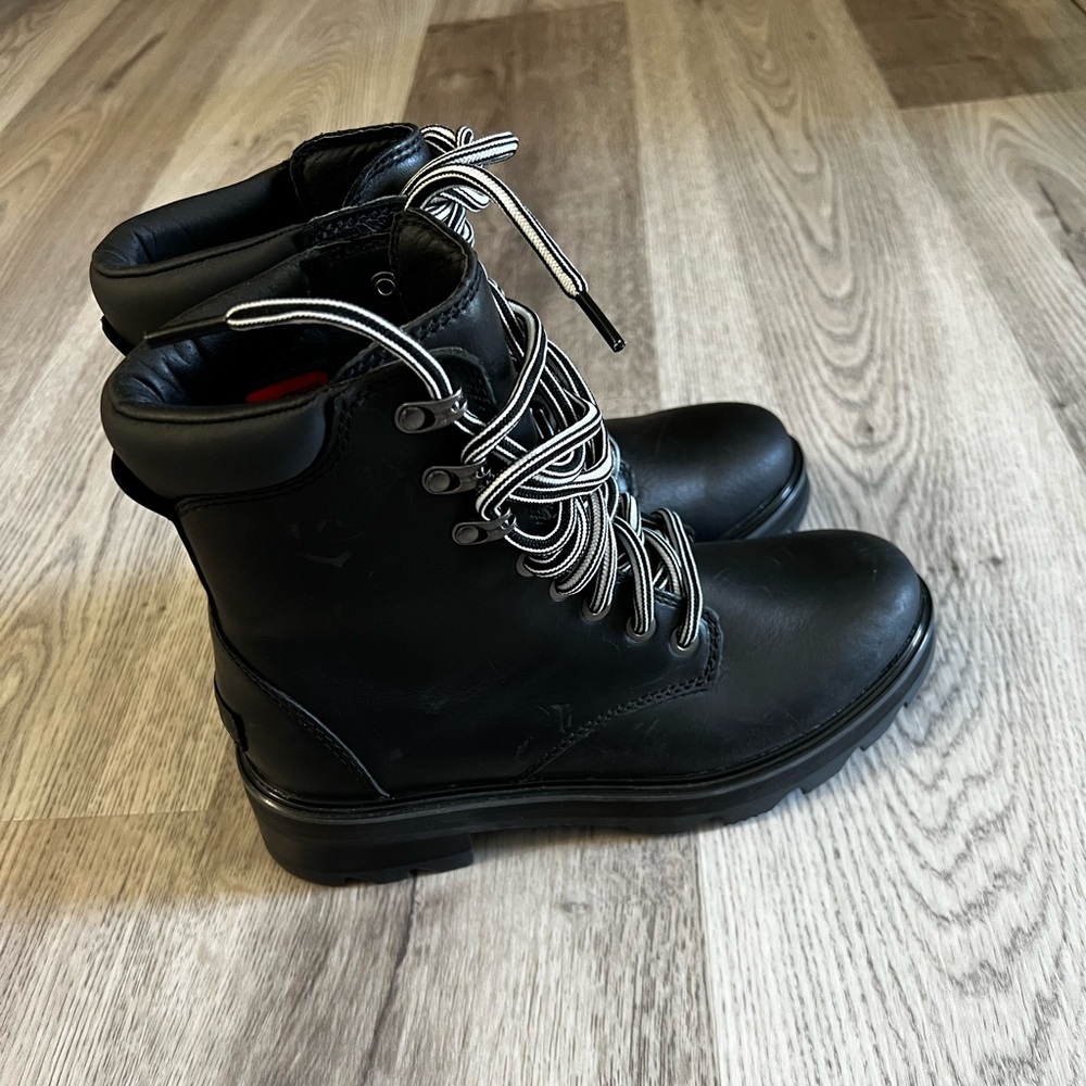 Sorel Lennox Waterproof Lace-Up Boot size 6